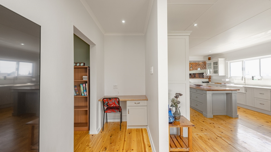 4 Bedroom Property for Sale in Struisbaai Western Cape